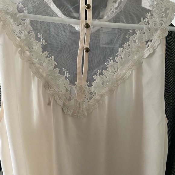 High Neck Sheer Lace Sleeveless Top - Picture 4 of 4